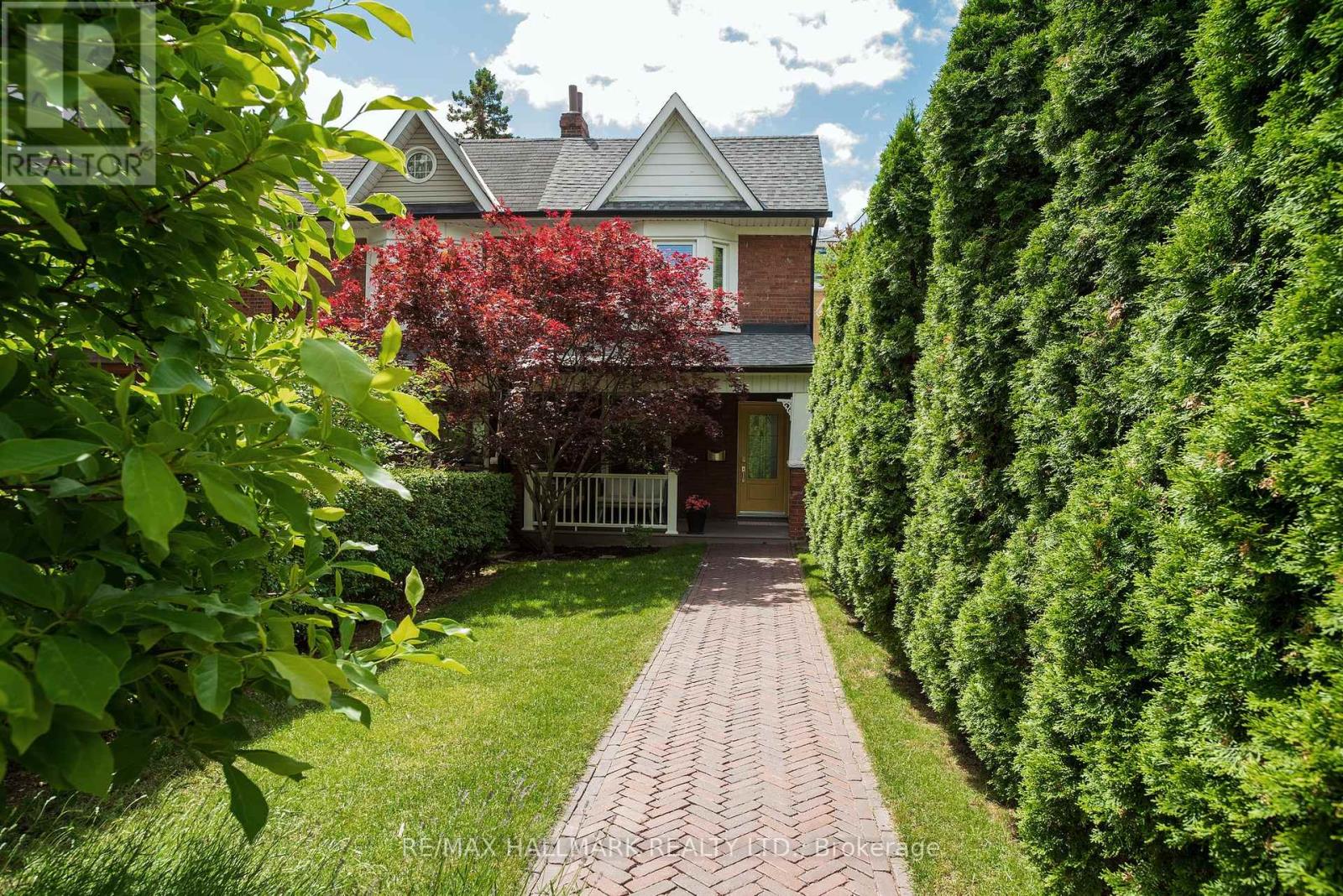 63 HILLSVIEW AVENUE, Toronto, Ontario