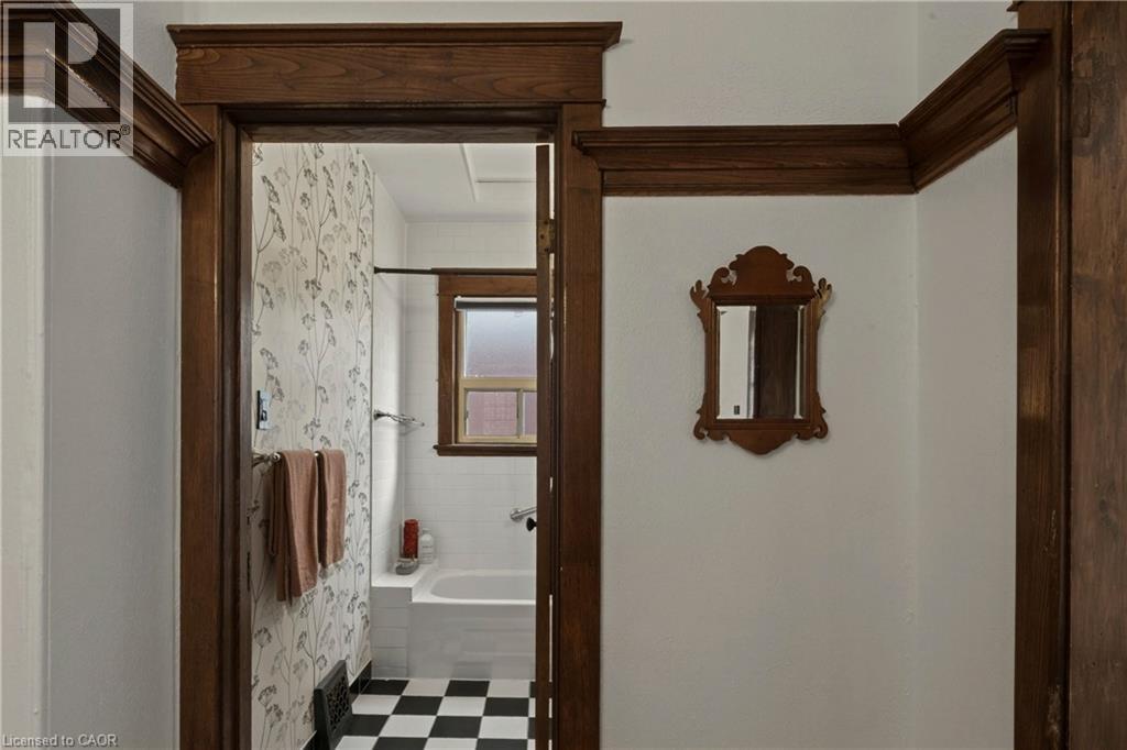 48 Longwood Road N, Hamilton, Ontario  L8S 3V4 - Photo 26 - 40834159