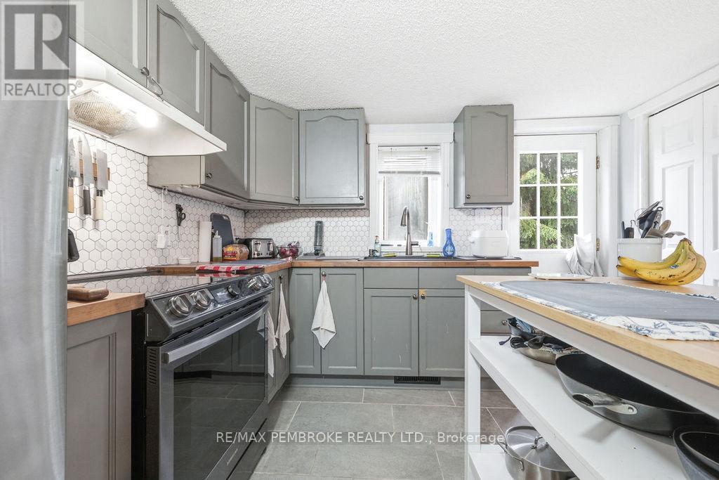 1 Violet Street, Petawawa, Ontario  K8H 2C2 - Photo 10 - X13472890