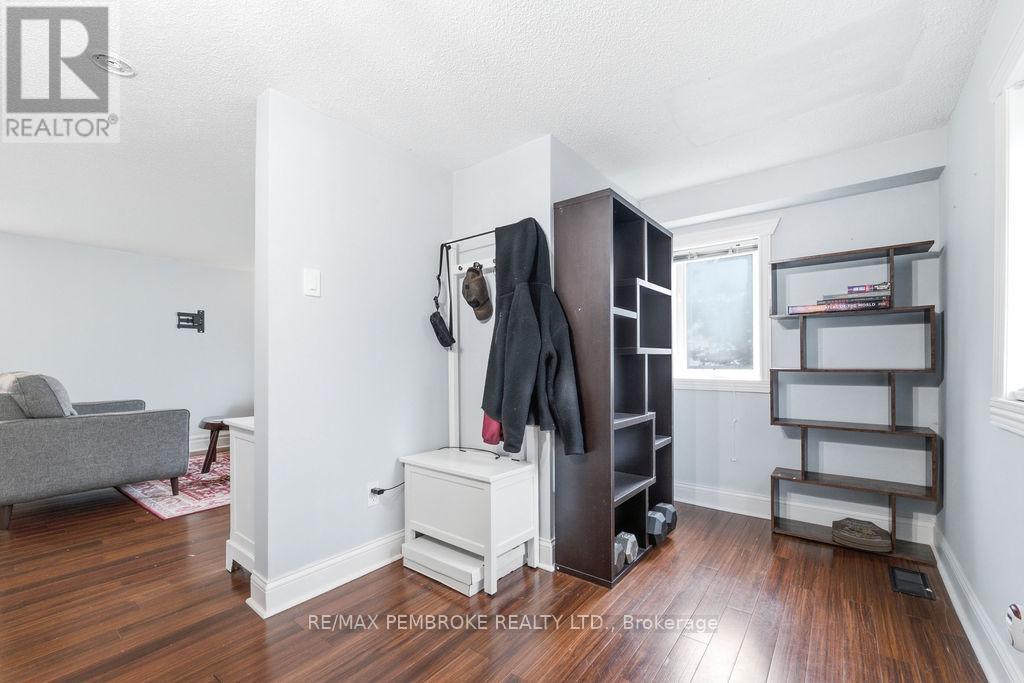 1 Violet Street, Petawawa, Ontario  K8H 2C2 - Photo 11 - X13472890