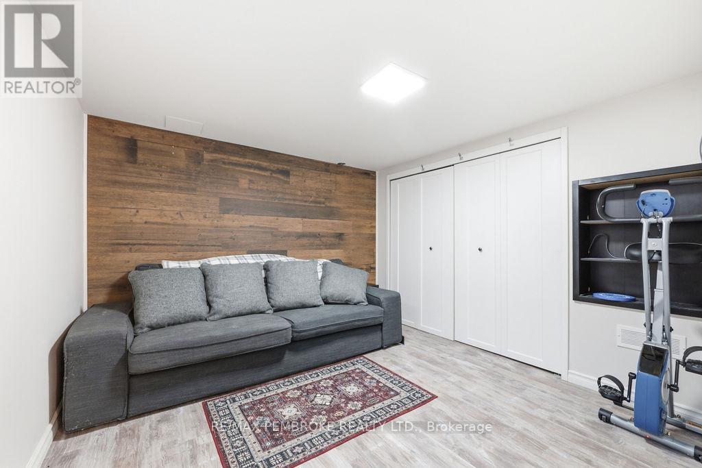 1 Violet Street, Petawawa, Ontario  K8H 2C2 - Photo 18 - X13472890
