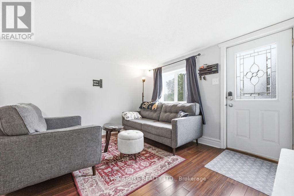 1 Violet Street, Petawawa, Ontario  K8H 2C2 - Photo 4 - X13472890