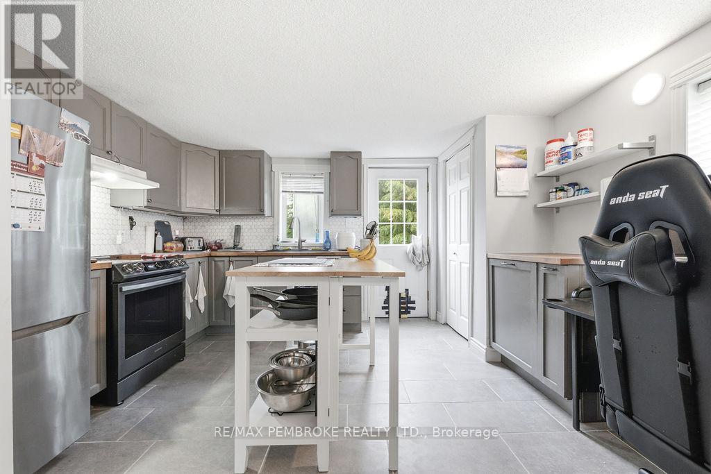 1 Violet Street, Petawawa, Ontario  K8H 2C2 - Photo 7 - X13472890