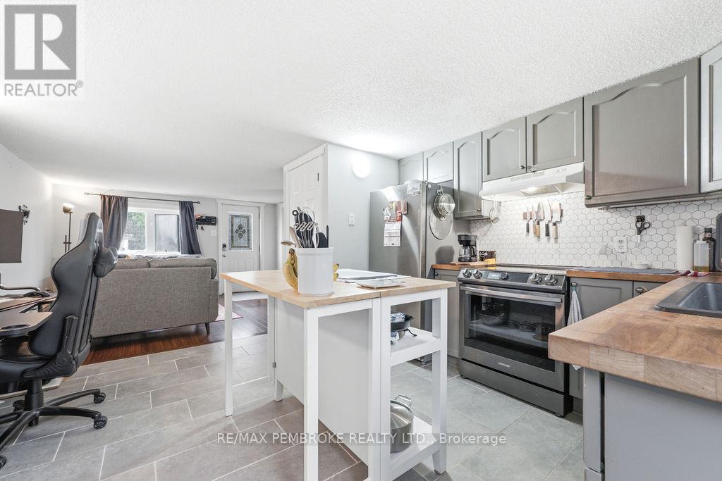 1 Violet Street, Petawawa, Ontario  K8H 2C2 - Photo 8 - X13472890
