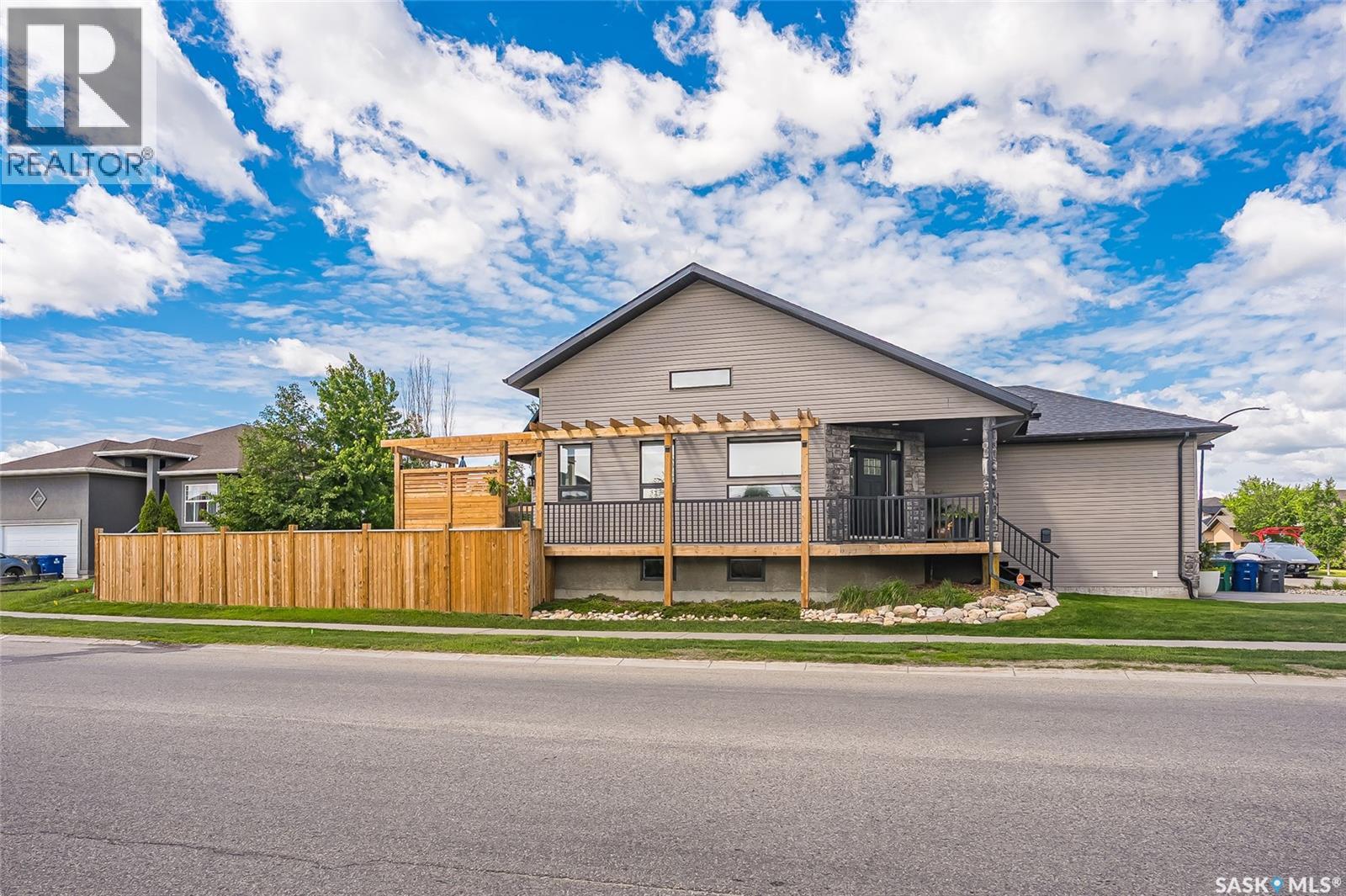 519 Trimble Crescent, Saskatoon, Saskatchewan  S7W 0E1 - Photo 2 - SK040195