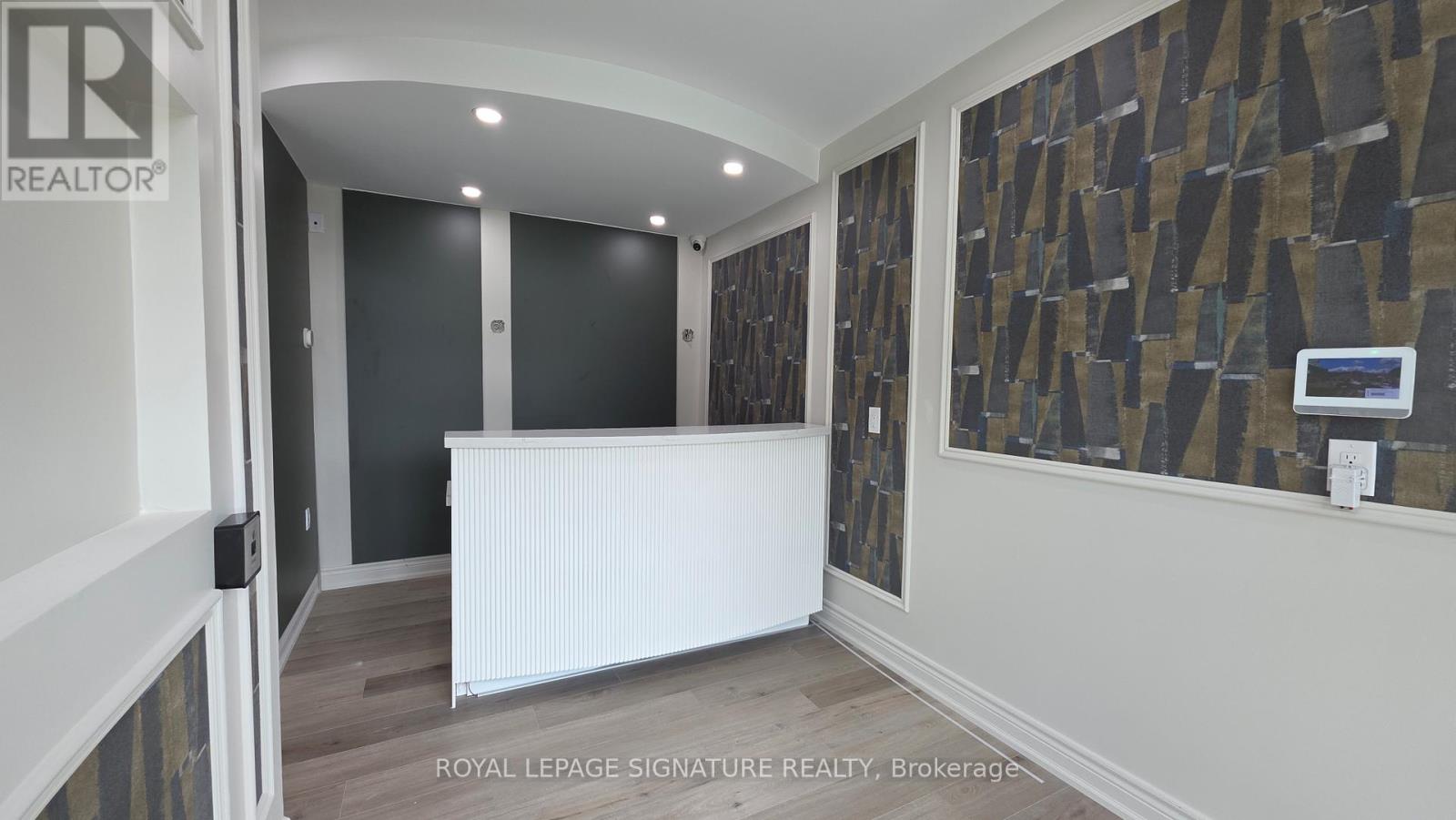 431 Dougall Avenue, Caledon, Ontario L7C 4L5 - Photo 3 - W12647650