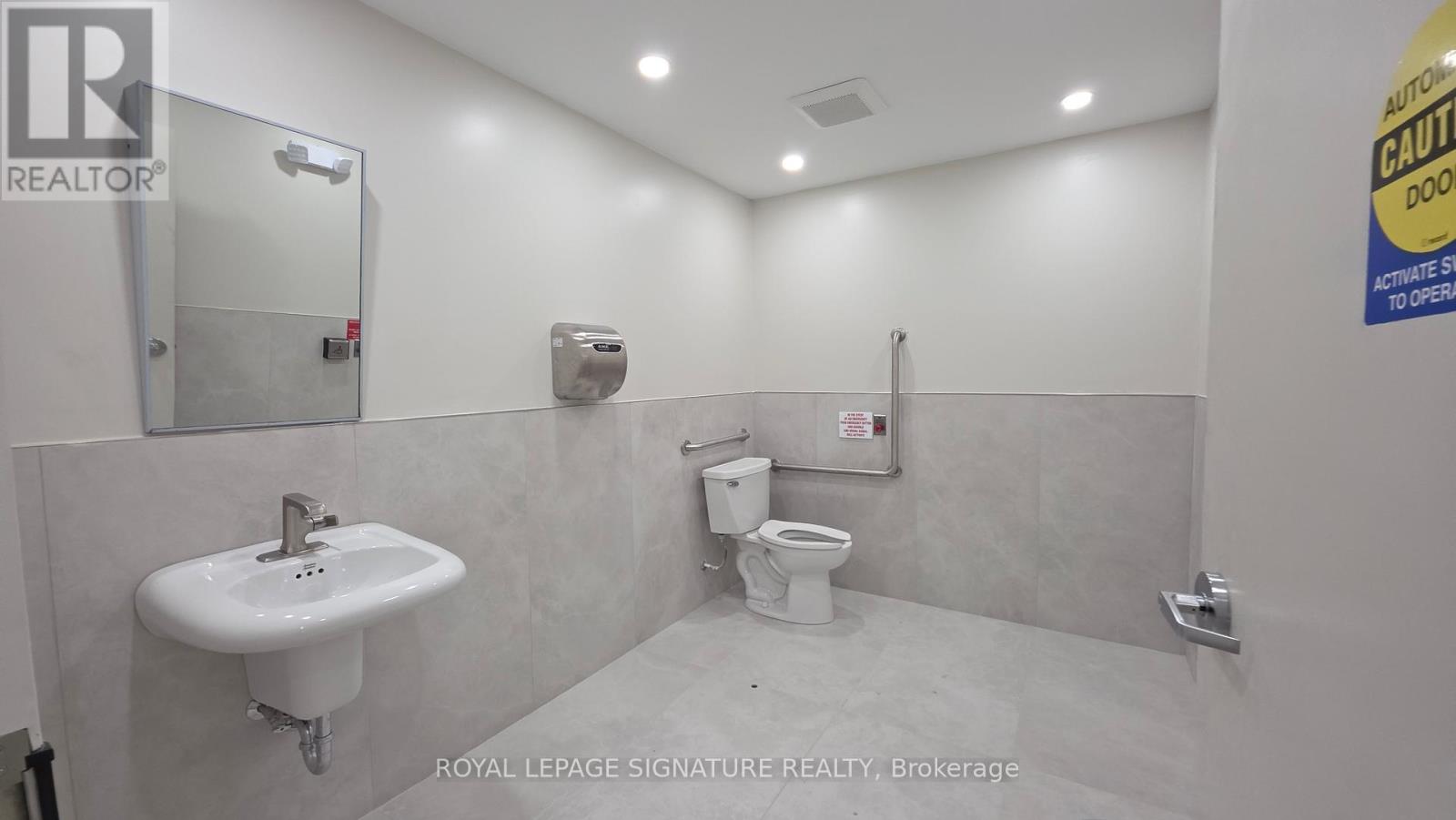 431 Dougall Avenue, Caledon, Ontario L7C 4L5 - Photo 6 - W12647650