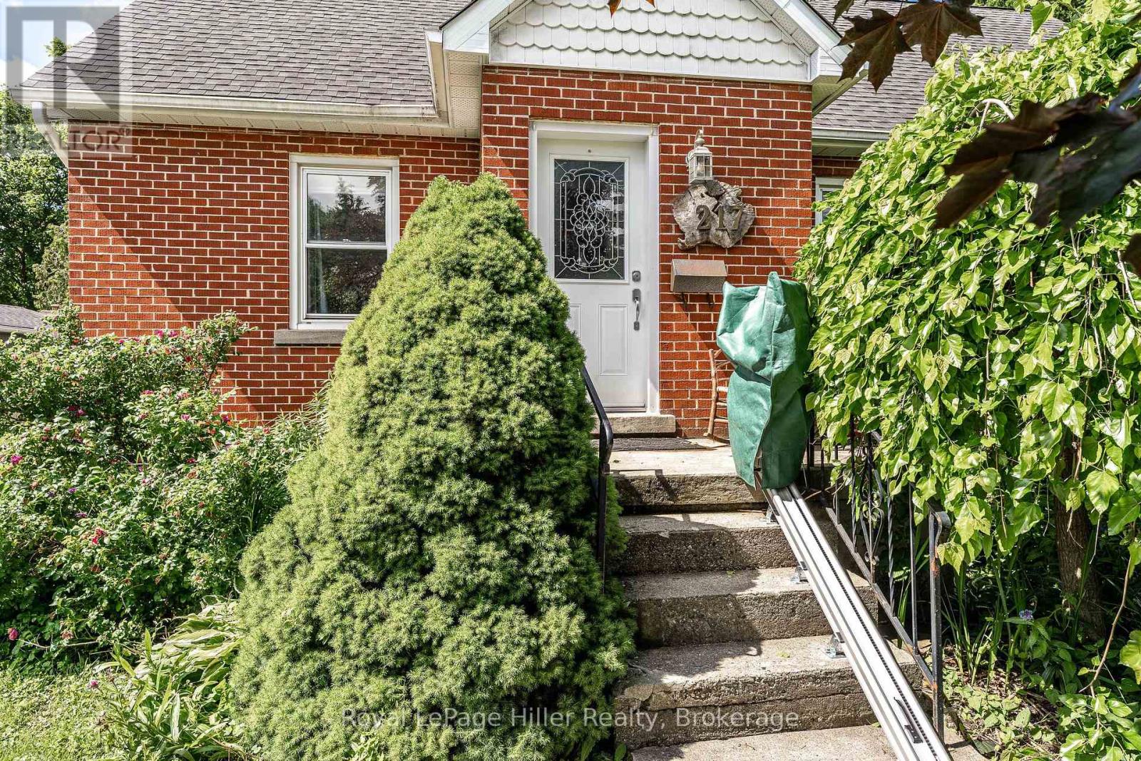 217 Norman Street, Stratford, Ontario  N5A 5S3 - Photo 2 - X13472992