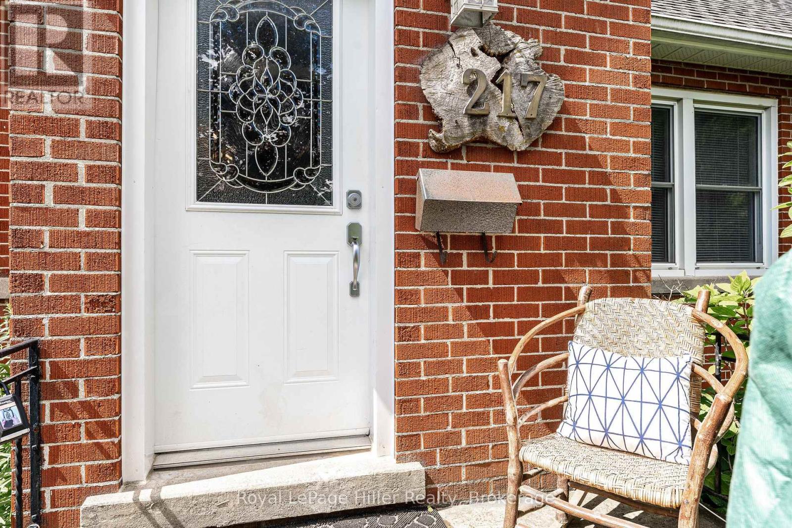 217 Norman Street, Stratford, Ontario  N5A 5S3 - Photo 3 - X13472992