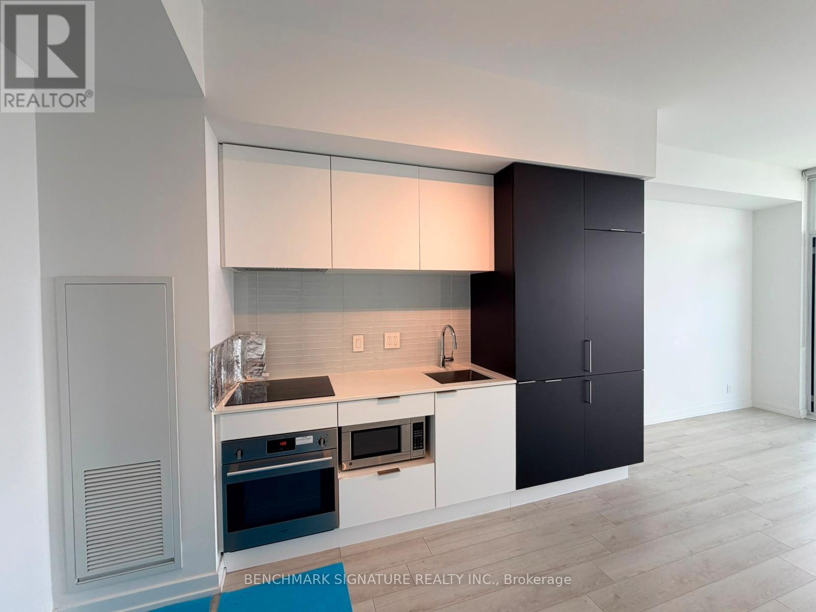 2613 - 33 HELENDALE AVENUE, Toronto, Ontario
