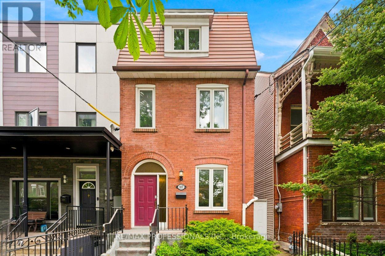 107 Borden Street, Toronto, Ontario  M5S 2N2 - Photo 2 - C13472950