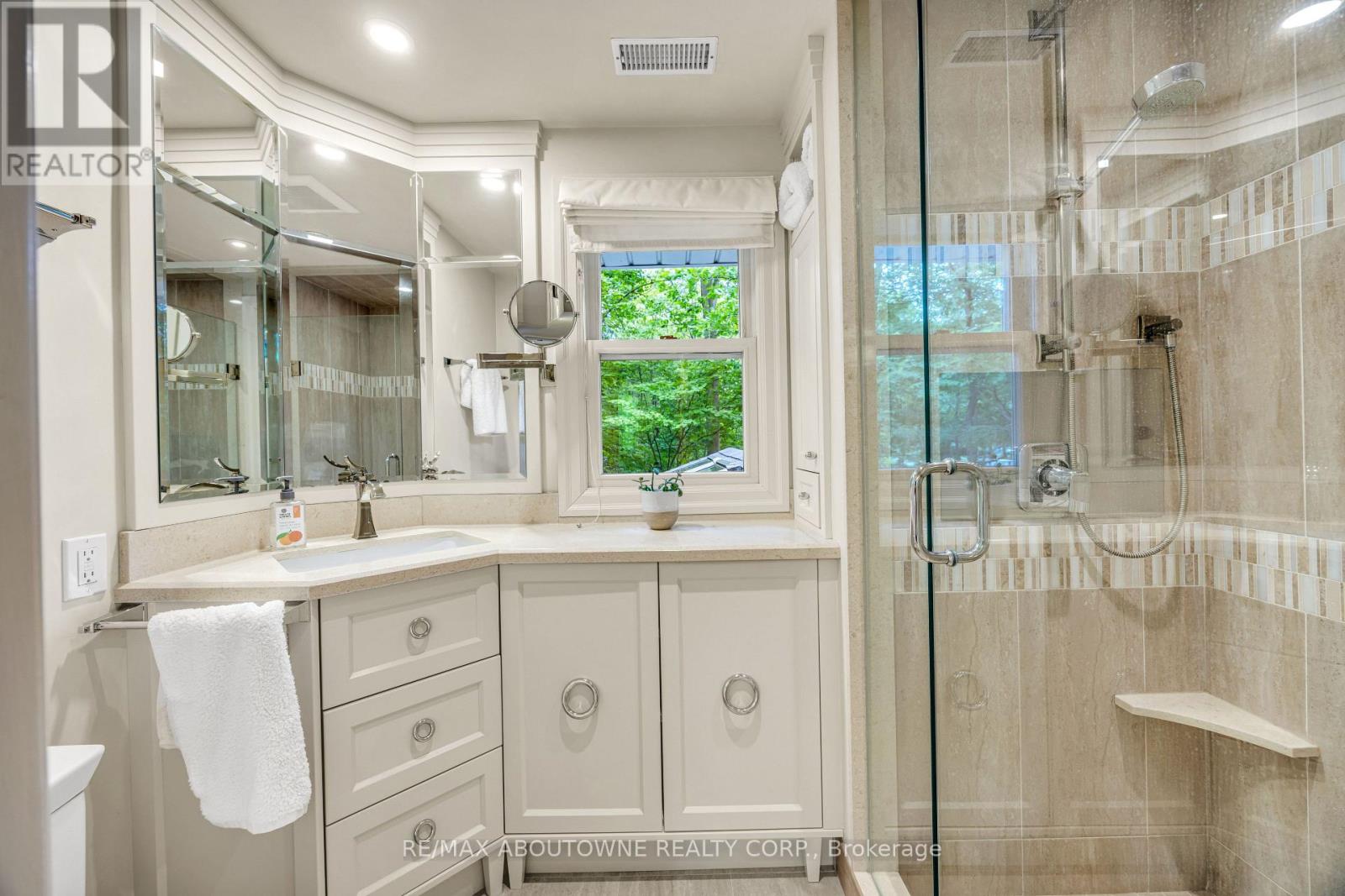 1346 Whiteoaks Avenue, Mississauga, Ontario  L5J 3C3 - Photo 28 - W13467202