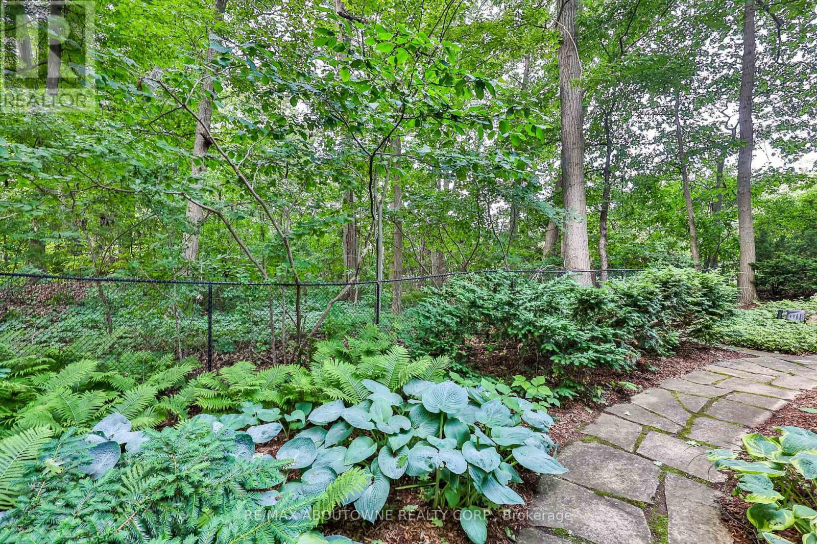 1346 Whiteoaks Avenue, Mississauga, Ontario  L5J 3C3 - Photo 46 - W13467202