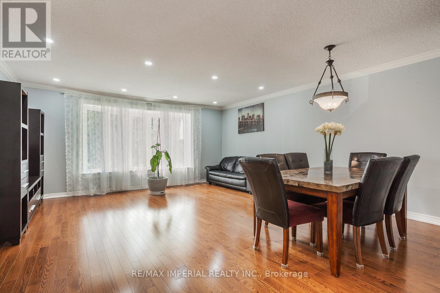 48 Carlton Road, Markham (Unionville), Ontario  L3R 1Z5 - Photo 6 - N13472958