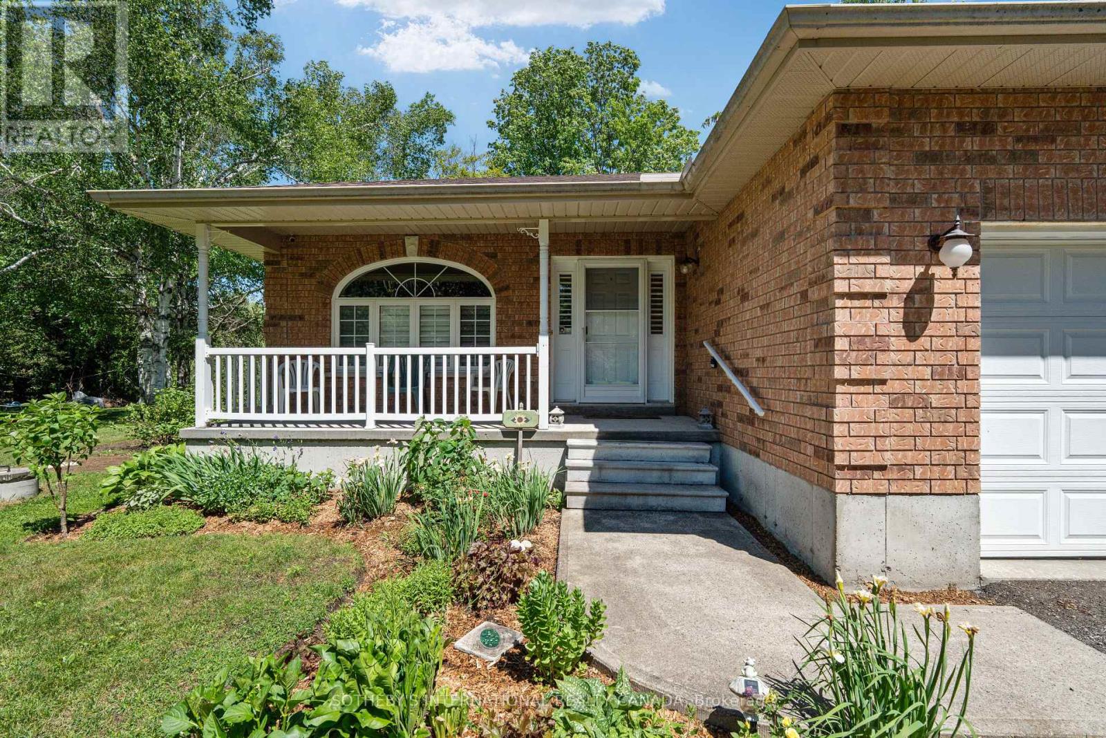 63 Pinecrest Road, Georgina, Ontario  L0E 1N0 - Photo 4 - N13471074