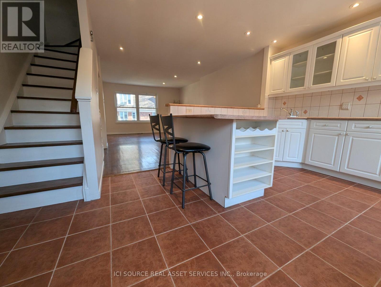 17 Douville Court, Toronto, Ontario  M5A 4E7 - Photo 6 - C13468302