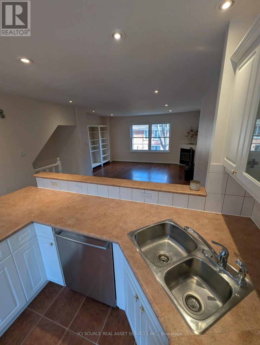17 Douville Court, Toronto, Ontario  M5A 4E7 - Photo 4 - C13468302