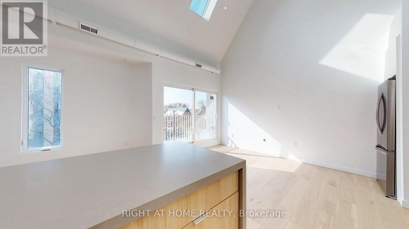 Unit 5 - 3122 Dundas Street W, Toronto, Ontario M6P 2A1 - Photo 4 - W13425478