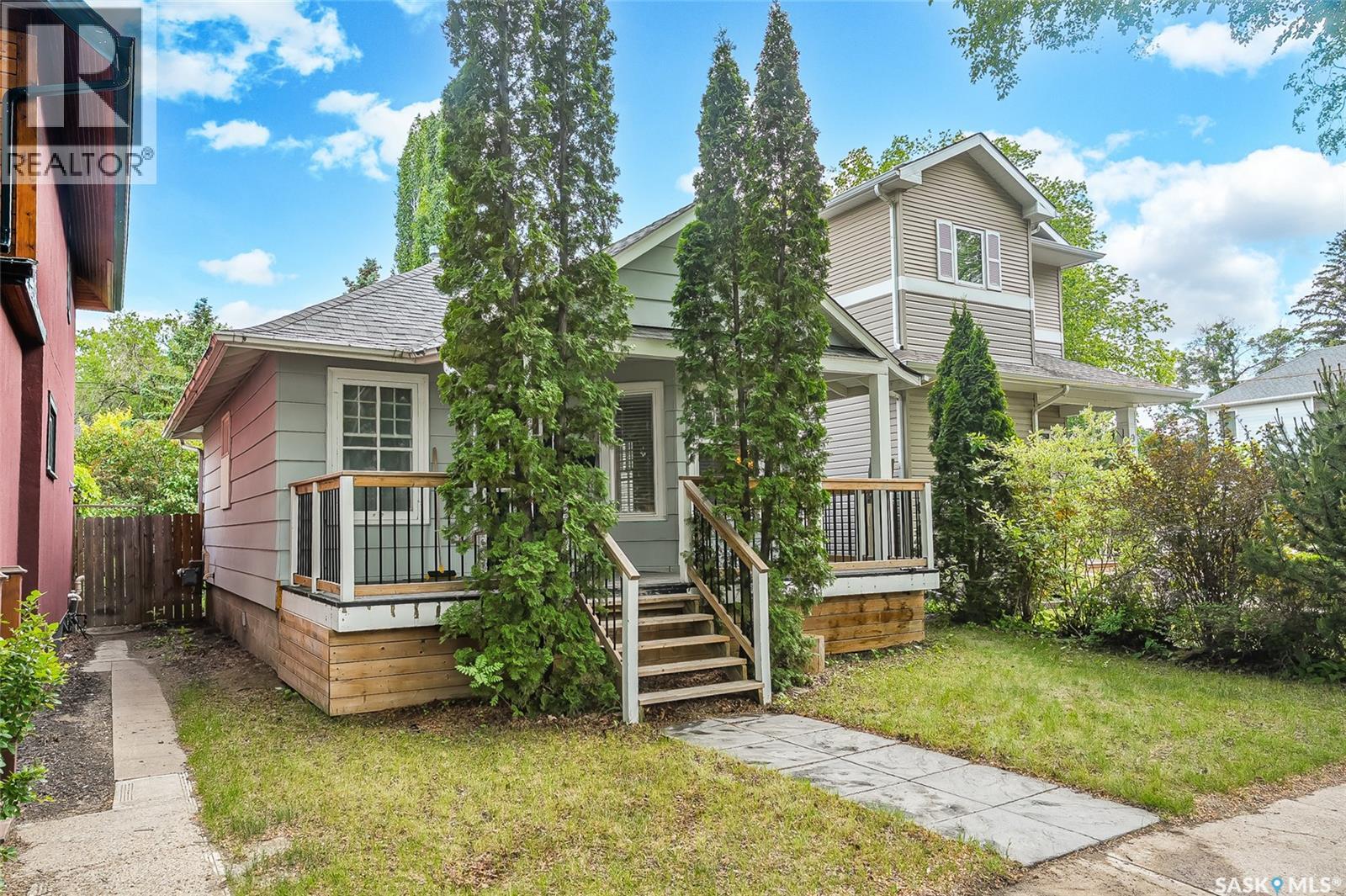902 10th Street E, Saskatoon, Saskatchewan  S7H 0H5 - Photo 2 - SK040245