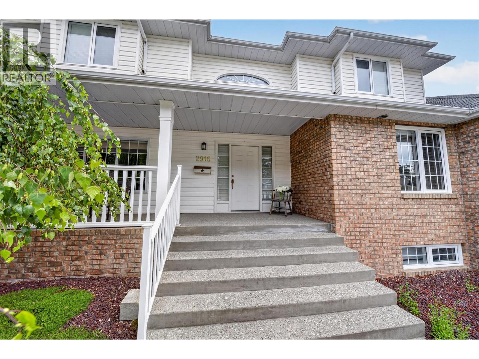 2916 Edgewood Drive, Cranbrook, British Columbia  V1C 6C9 - Photo 3 - 10391464
