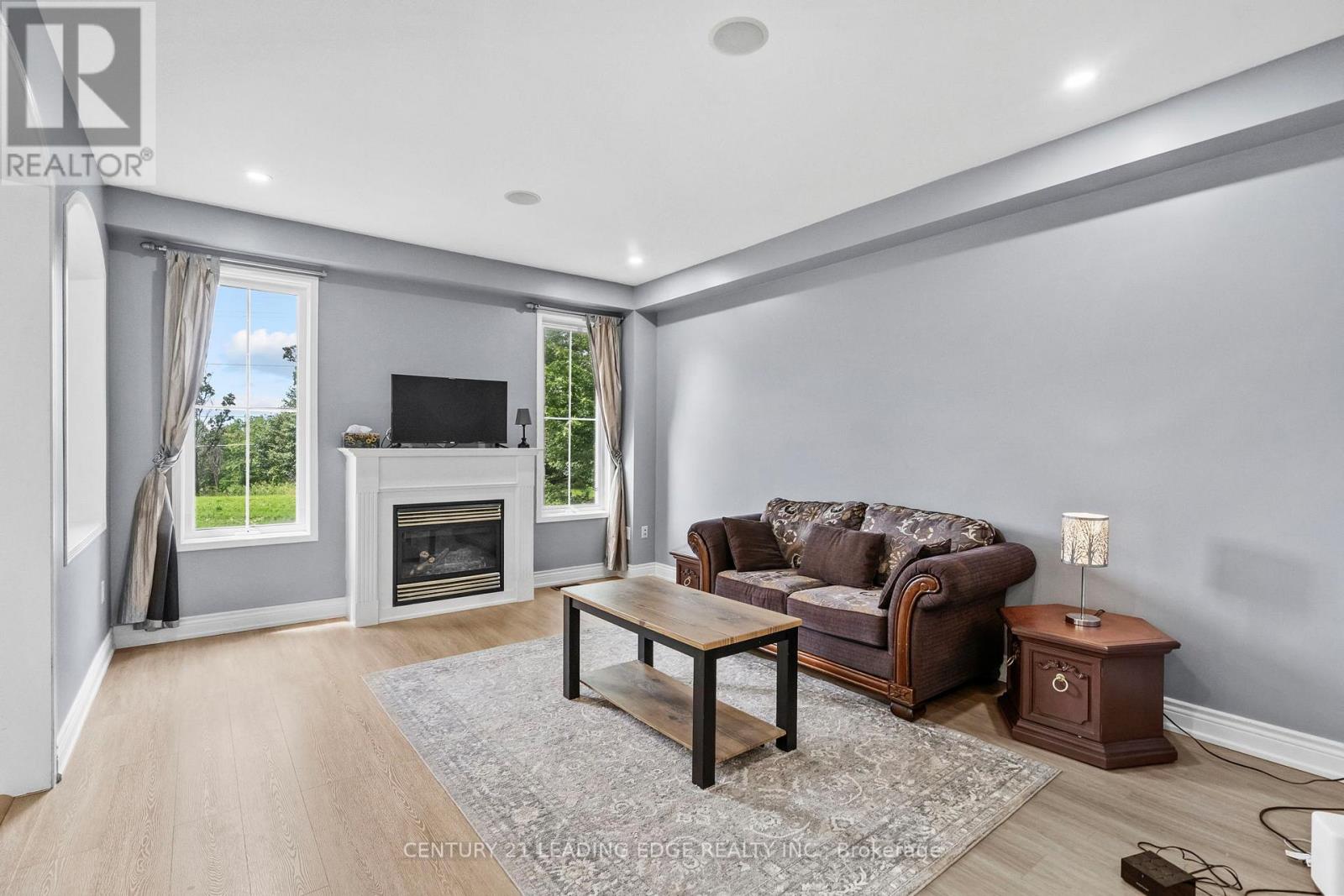 101 Woodbine Place, Oshawa, Ontario  L1L 1C5 - Photo 4 - E13471054
