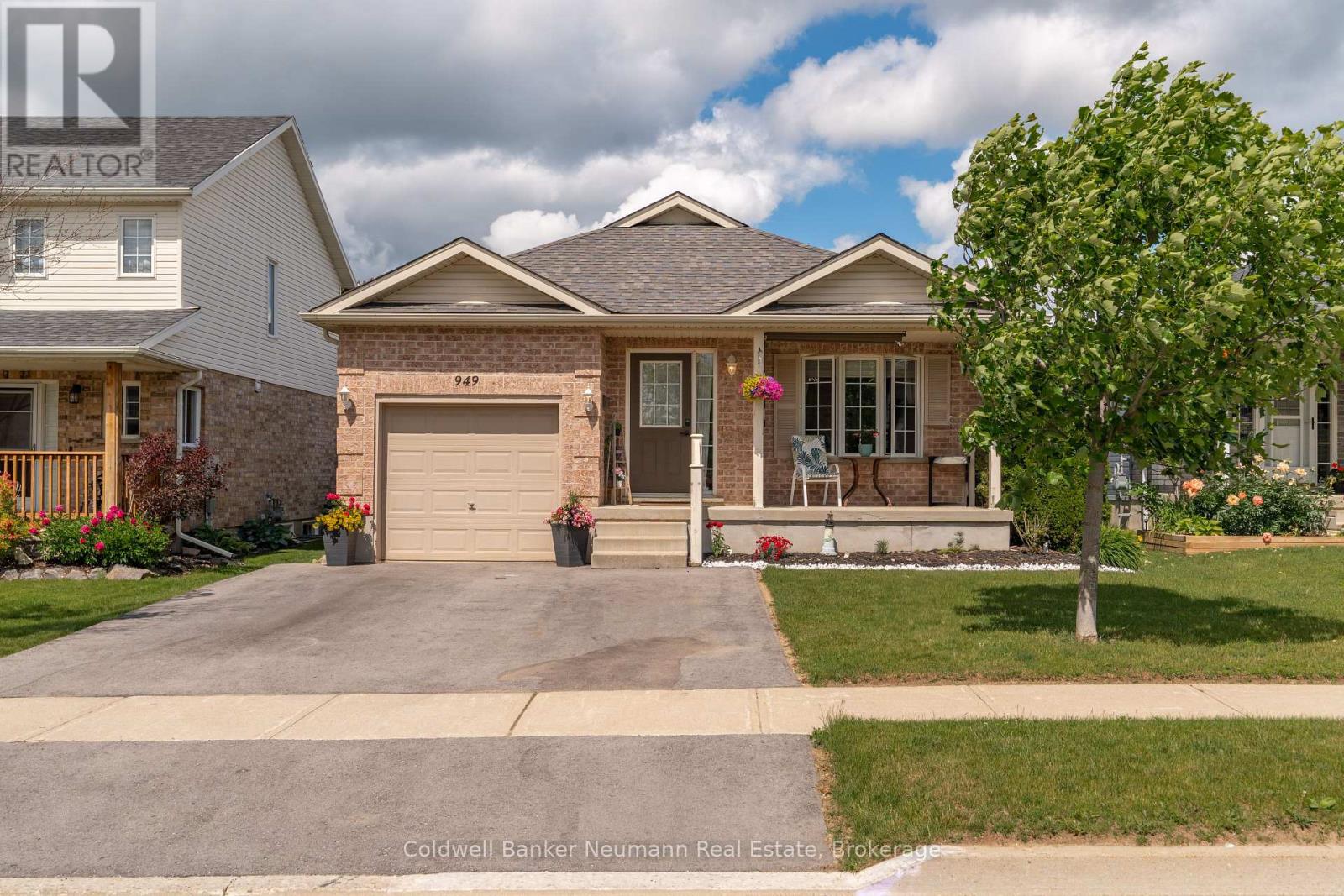 949 GZOWSKI STREET, centre wellington (fergus), Ontario