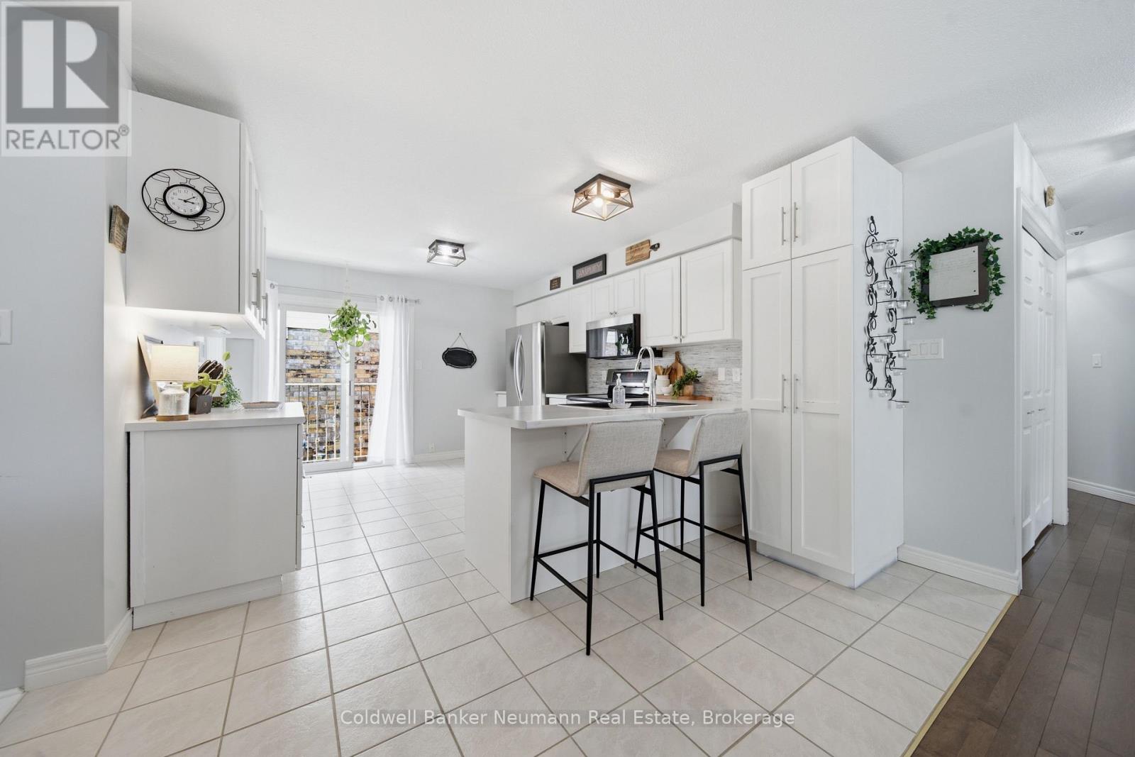949 Gzowski Street, Centre Wellington (Fergus), Ontario  N1M 3W1 - Photo 4 - X13473378