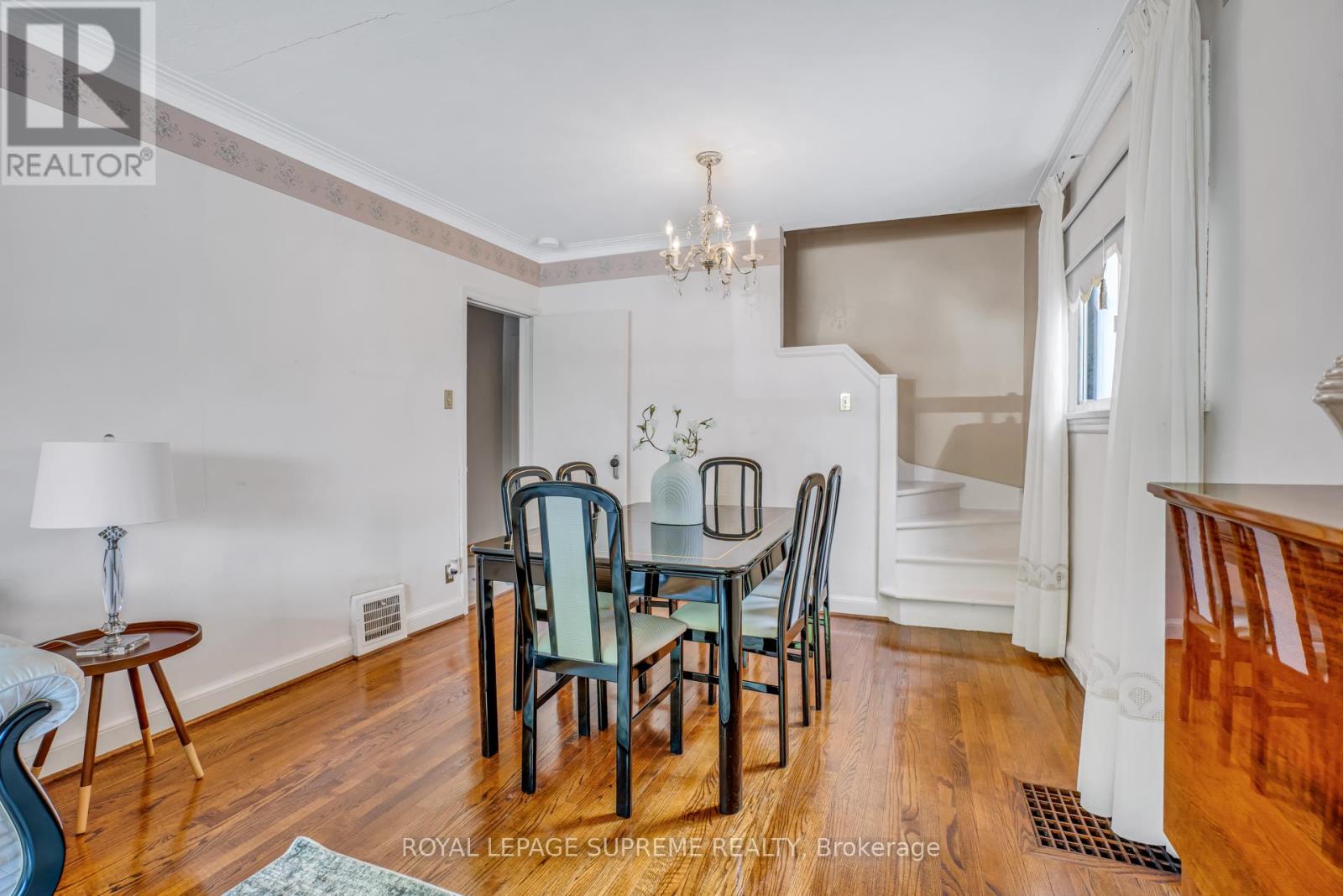 102 Binswood Avenue, Toronto, Ontario  M4C 3N9 - Photo 13 - E13473524