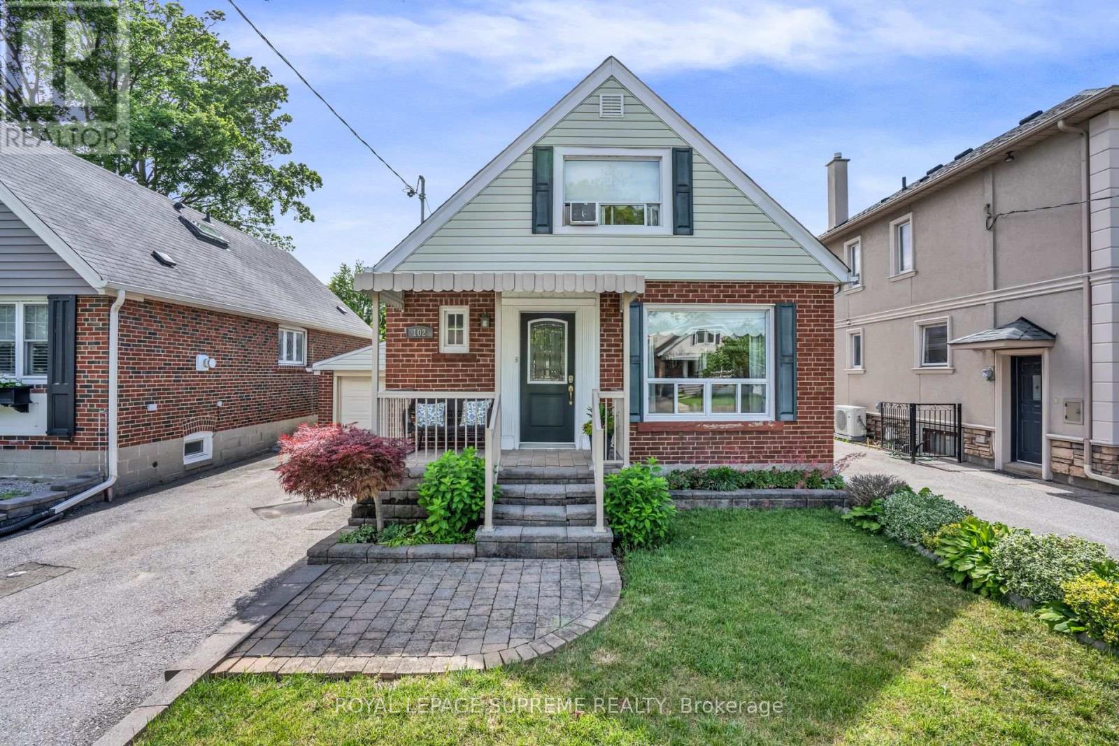 102 Binswood Avenue, Toronto, Ontario  M4C 3N9 - Photo 2 - E13473524
