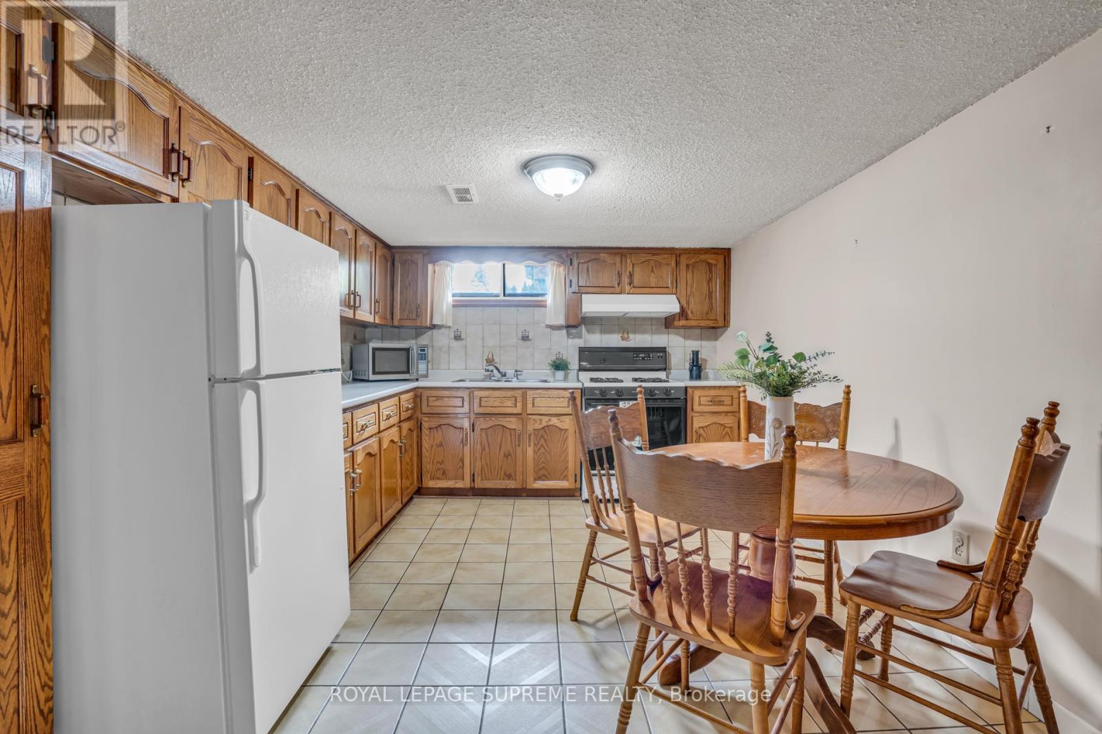102 Binswood Avenue, Toronto, Ontario  M4C 3N9 - Photo 42 - E13473524