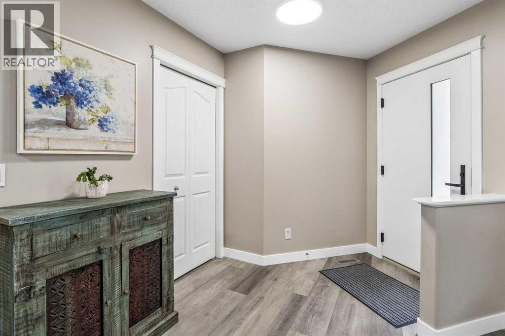 90 Royal Oak Grove NW, Calgary, Alberta  T3G 5L8 - Photo 4 - A2321369