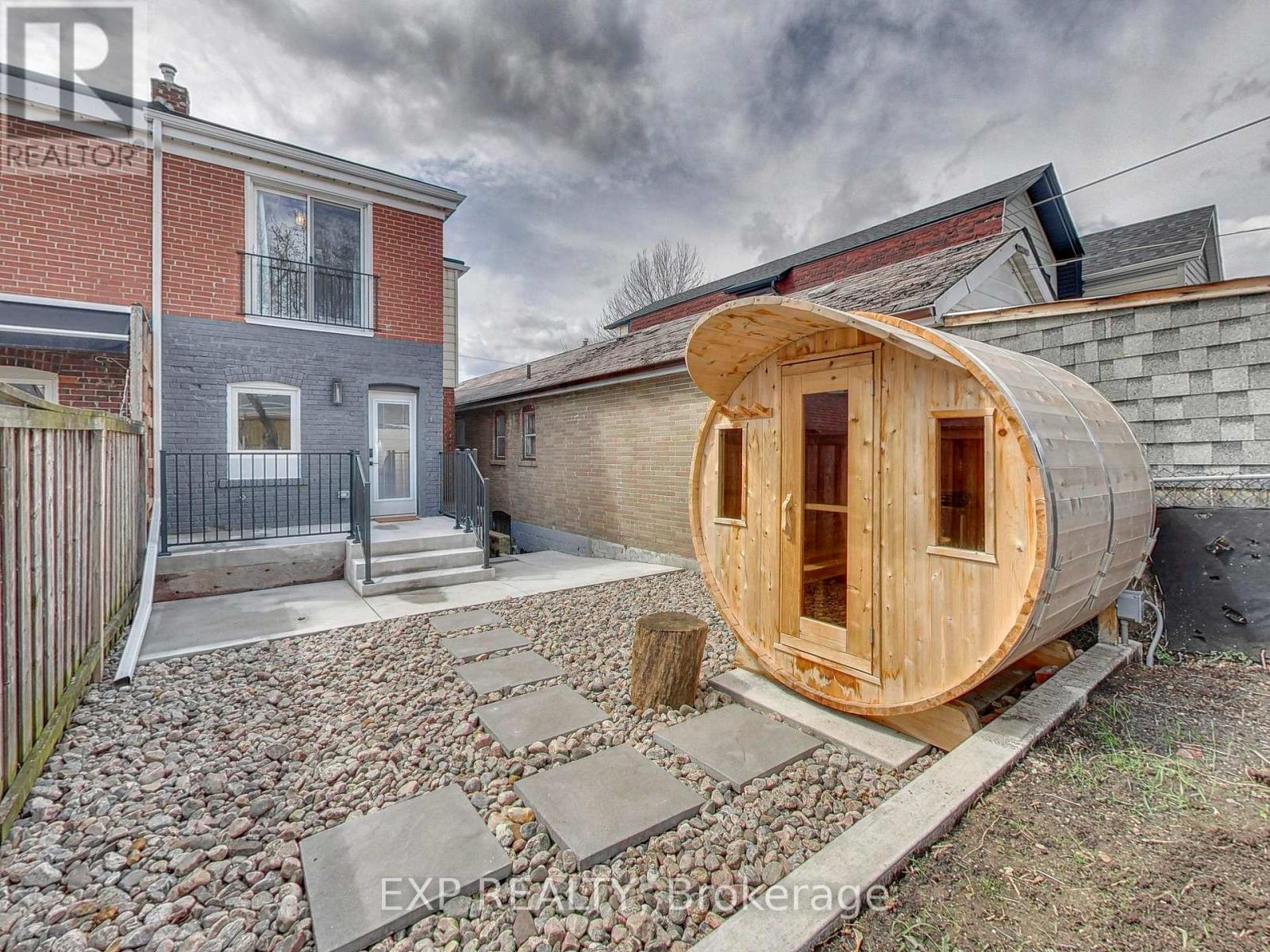 37 Gilbert Avenue, Toronto, Ontario  M6E 4W2 - Photo 26 - W13473286