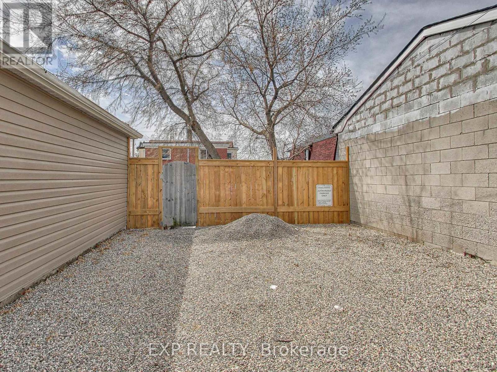 37 Gilbert Avenue, Toronto, Ontario  M6E 4W2 - Photo 30 - W13473286