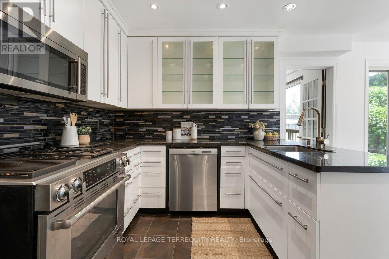 236 Whitchurch Mews, Mississauga, Ontario  L5A 4B3 - Photo 13 - W13473324