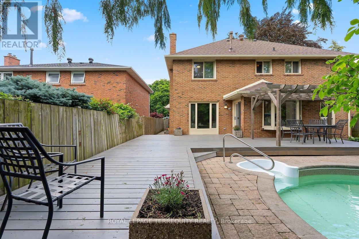 236 Whitchurch Mews, Mississauga, Ontario  L5A 4B3 - Photo 40 - W13473324