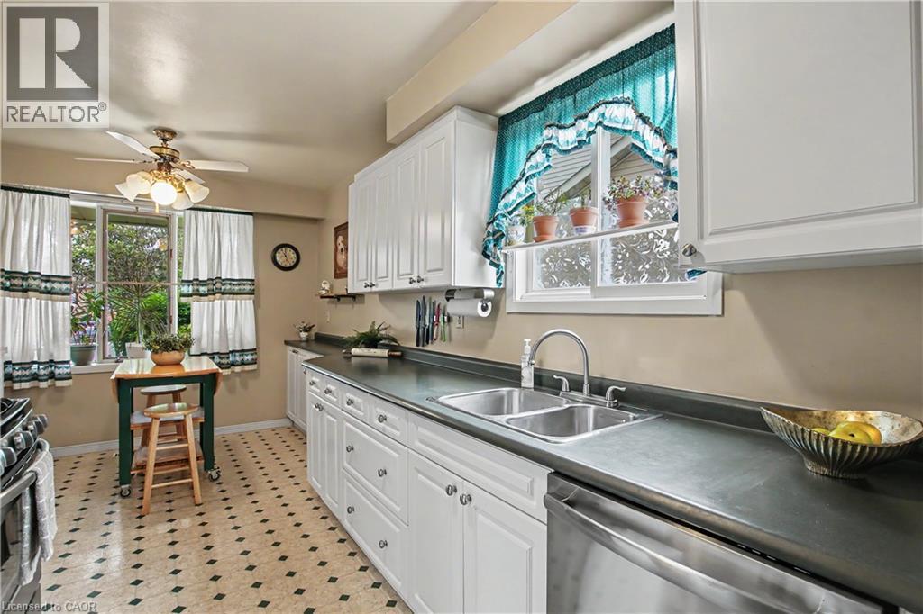196 Guildwood Drive, Hamilton, Ontario  L9C 6S5 - Photo 10 - 40838283