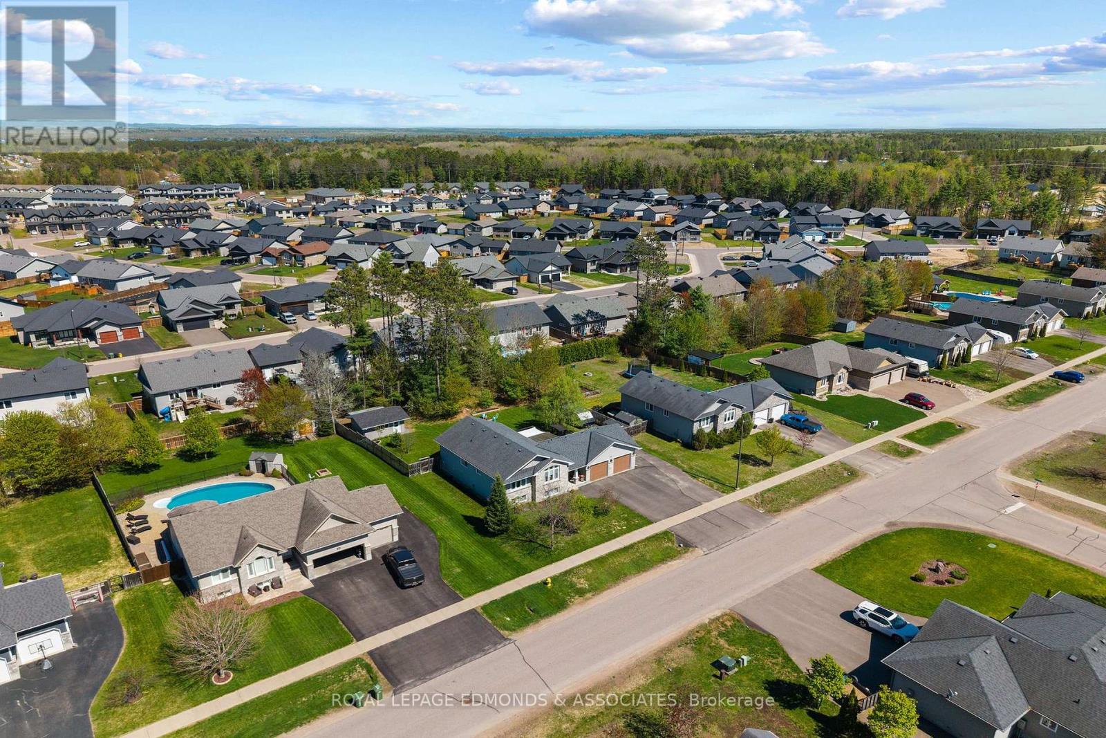 51 Bedard Boulevard, Petawawa, Ontario K8H 0B7 - Photo 4 - X13473640