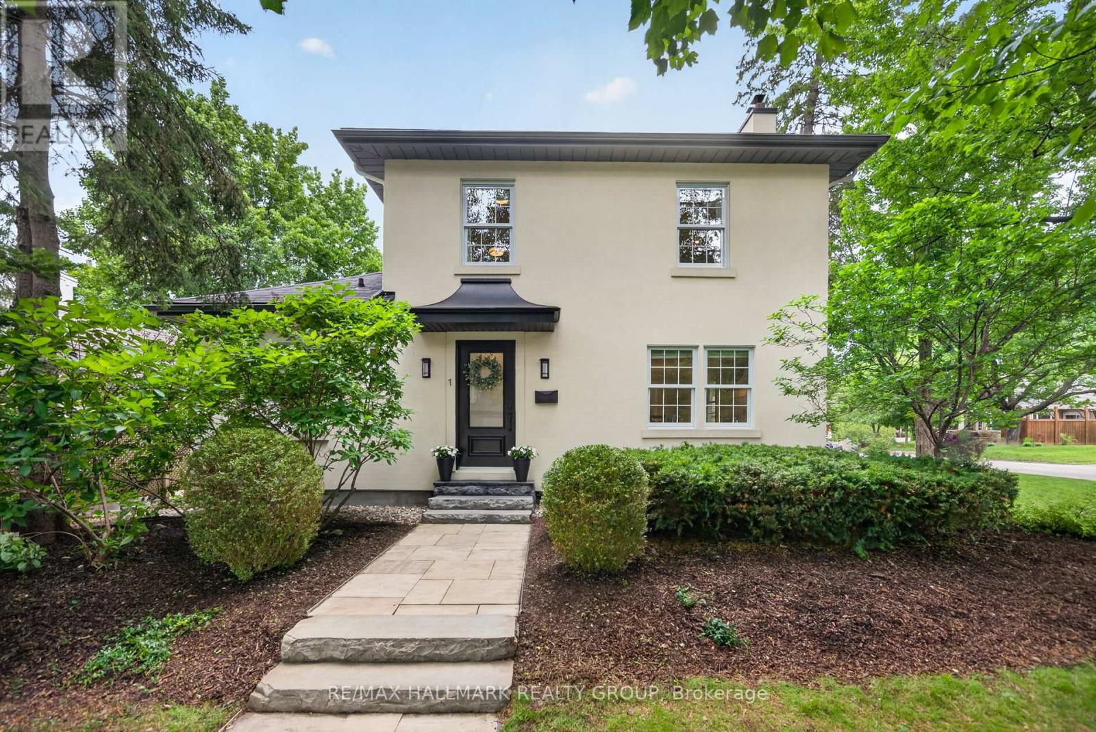 1 Bedford Crescent, Ottawa, Ontario  K1K 0E3 - Photo 2 - X13473606