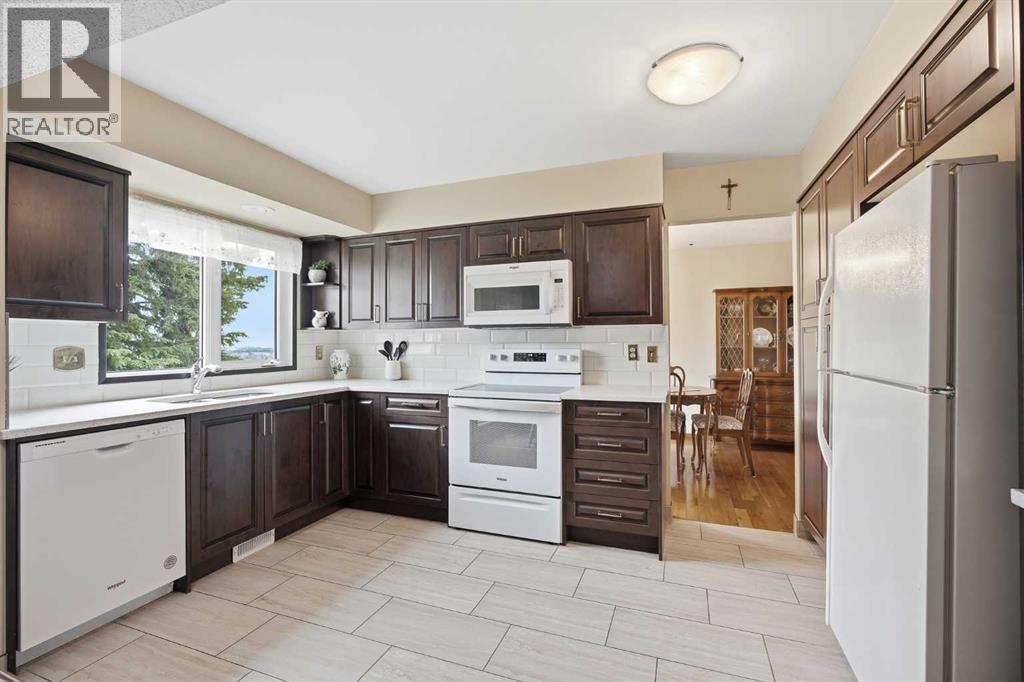228 Norfolk Road Nw, Calgary, Alberta  T2K 5P7 - Photo 3 - A2319937