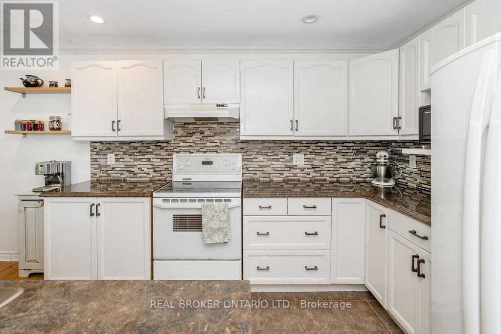 63 Huronwoods Drive, Oro-Medonte, Ontario  L0K 1E0 - Photo 18 - S13414178