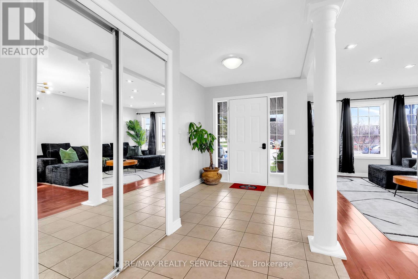 7009 Kalar Road, Niagara Falls, Ontario  L2H 3J6 - Photo 3 - X13473556