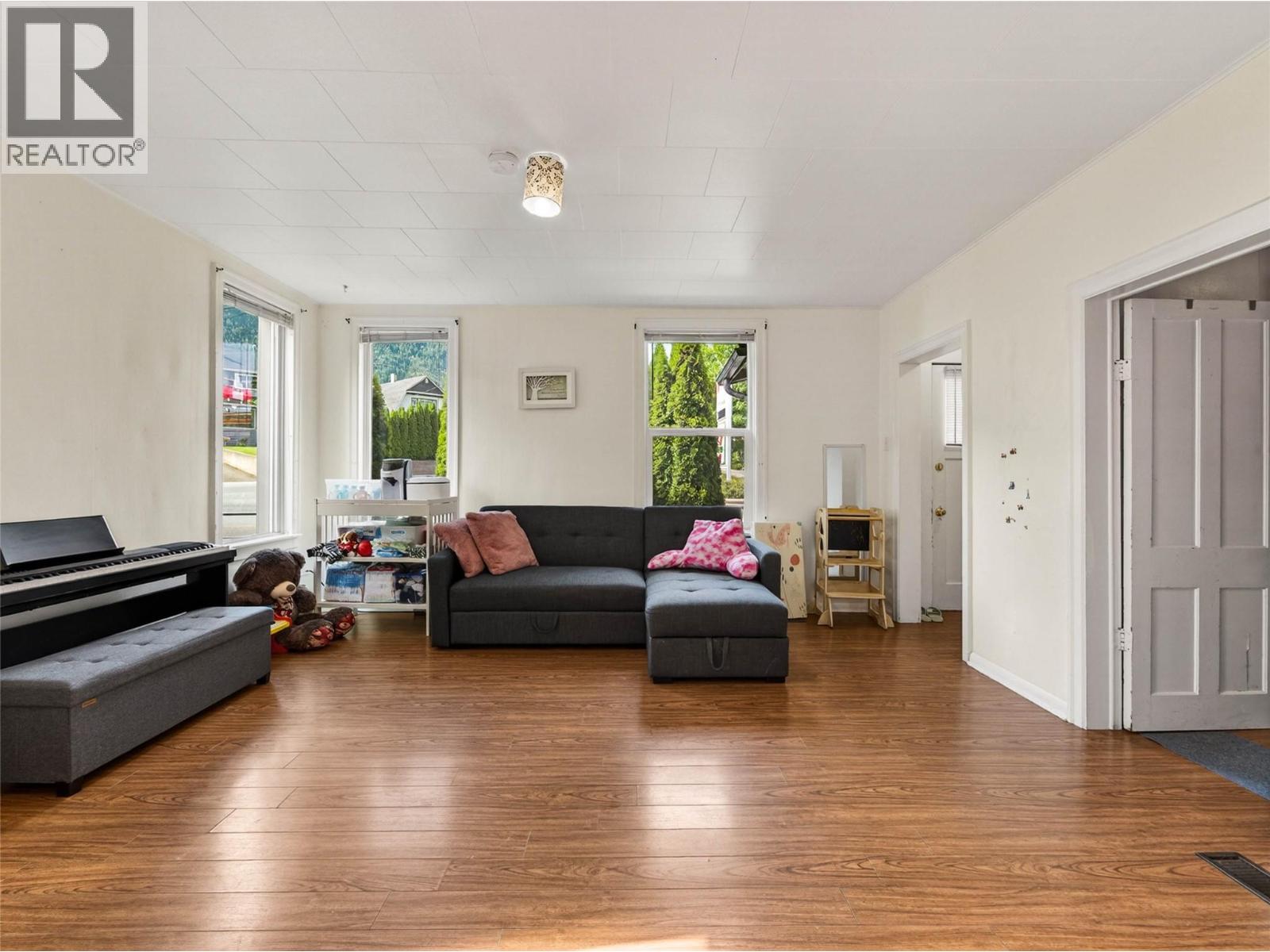 Listing image 5