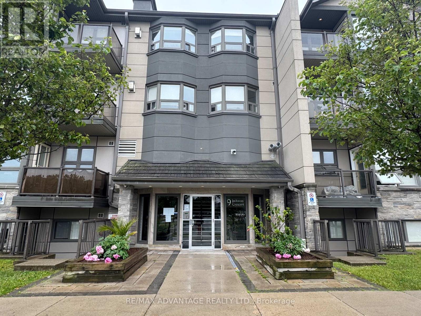 211 - 9 Jacksway Crescent, London North, Ontario  N5X 3T7 - Photo 1 - X13473924