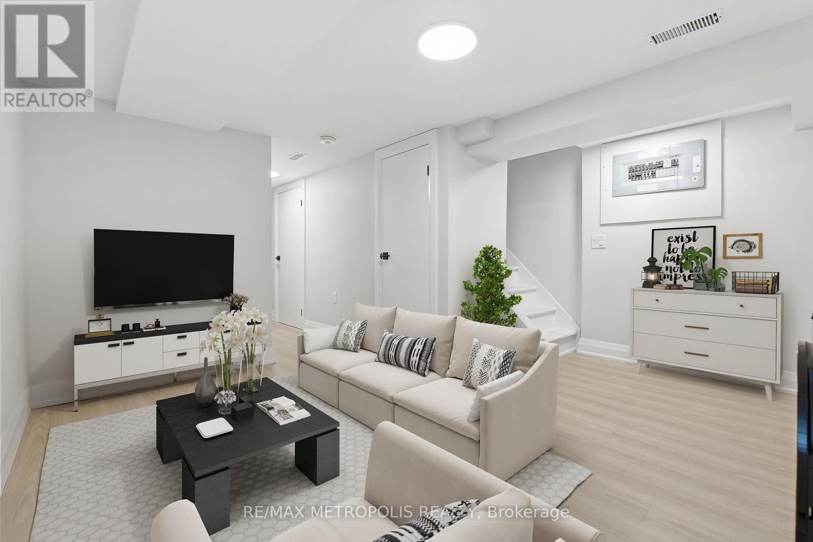 14 Mcroberts Avenue, Toronto, Ontario  M6E 4P4 - Photo 44 - W13472138