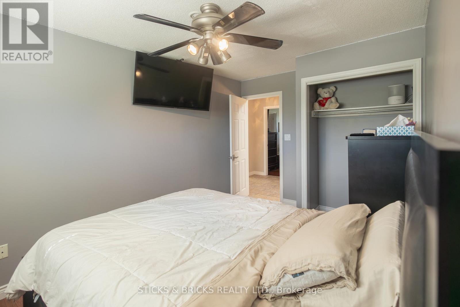 8238 Lexington Court, Niagara Falls (Ascot), Ontario  L2H 1W4 - Photo 10 - X13473858
