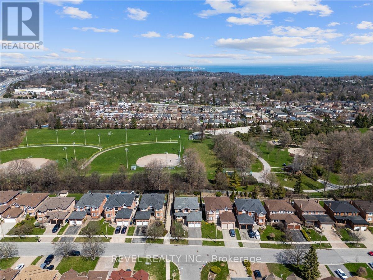 30 LINDERWOOD DRIVE, Toronto, Ontario