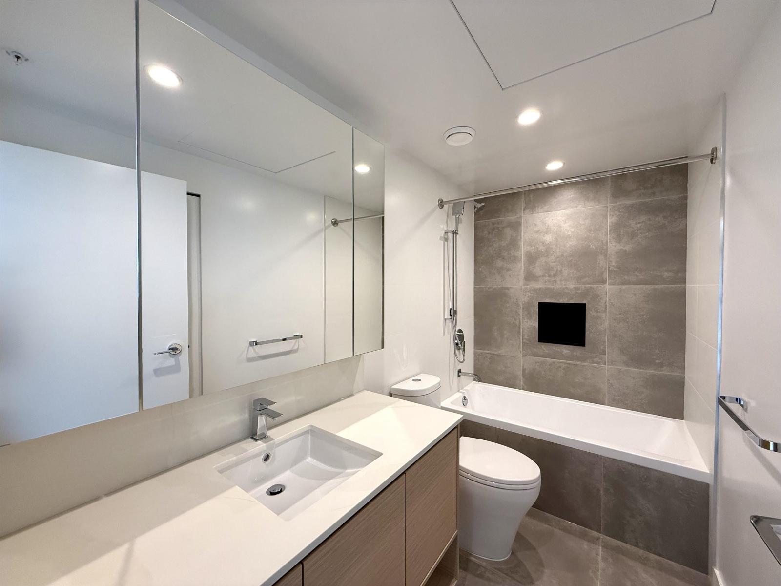 2807 13725 George Junction, Surrey, British Columbia  V3T 0V9 - Photo 10 - R3137083