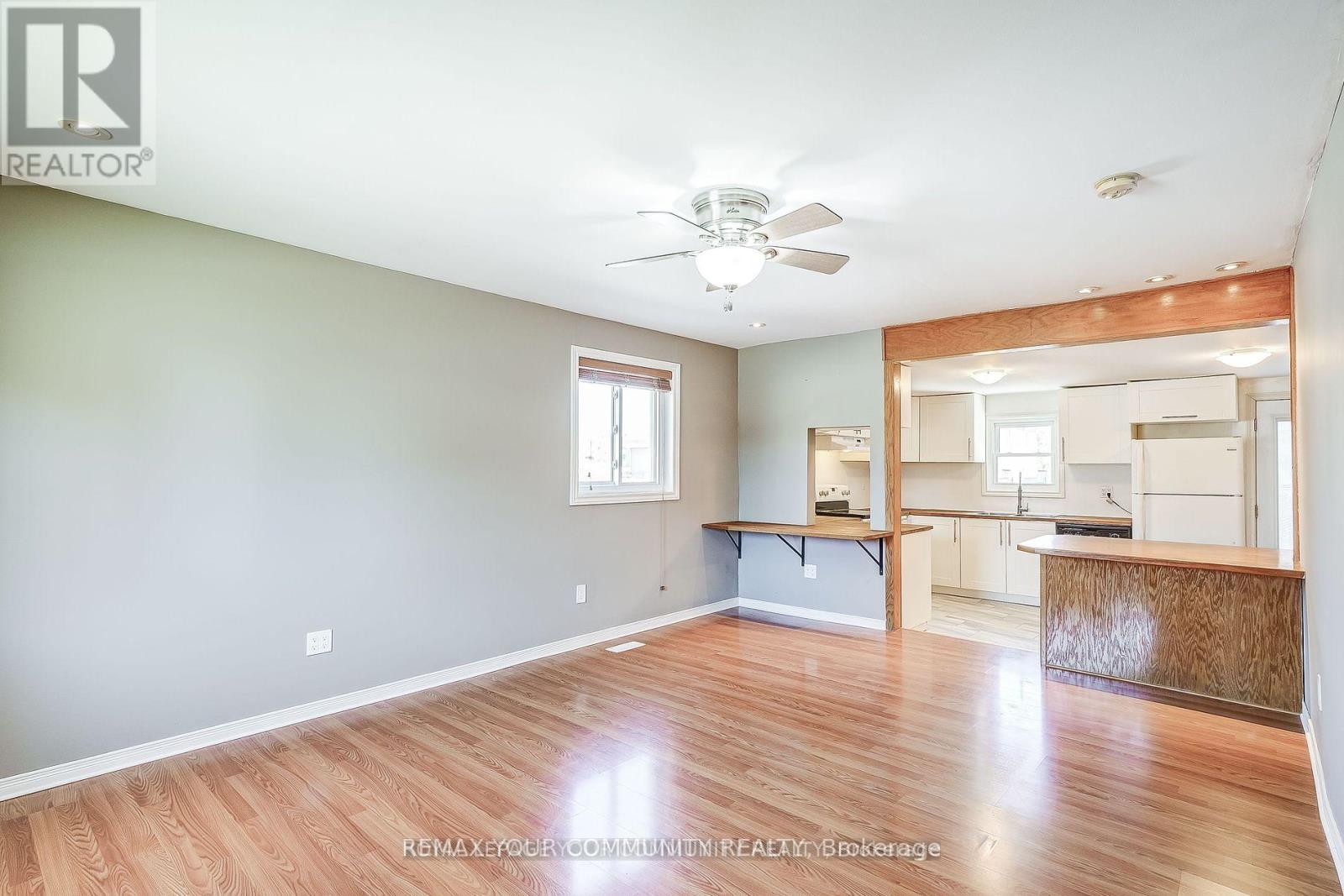 39 Drury Street, Bradford West Gwillimbury, Ontario  L3Z 1W9 - Photo 5 - N13473722