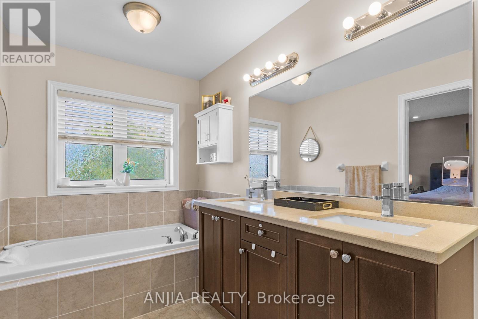 24 Morra Avenue, Caledon, Ontario  L7E 4K5 - Photo 11 - W13473880