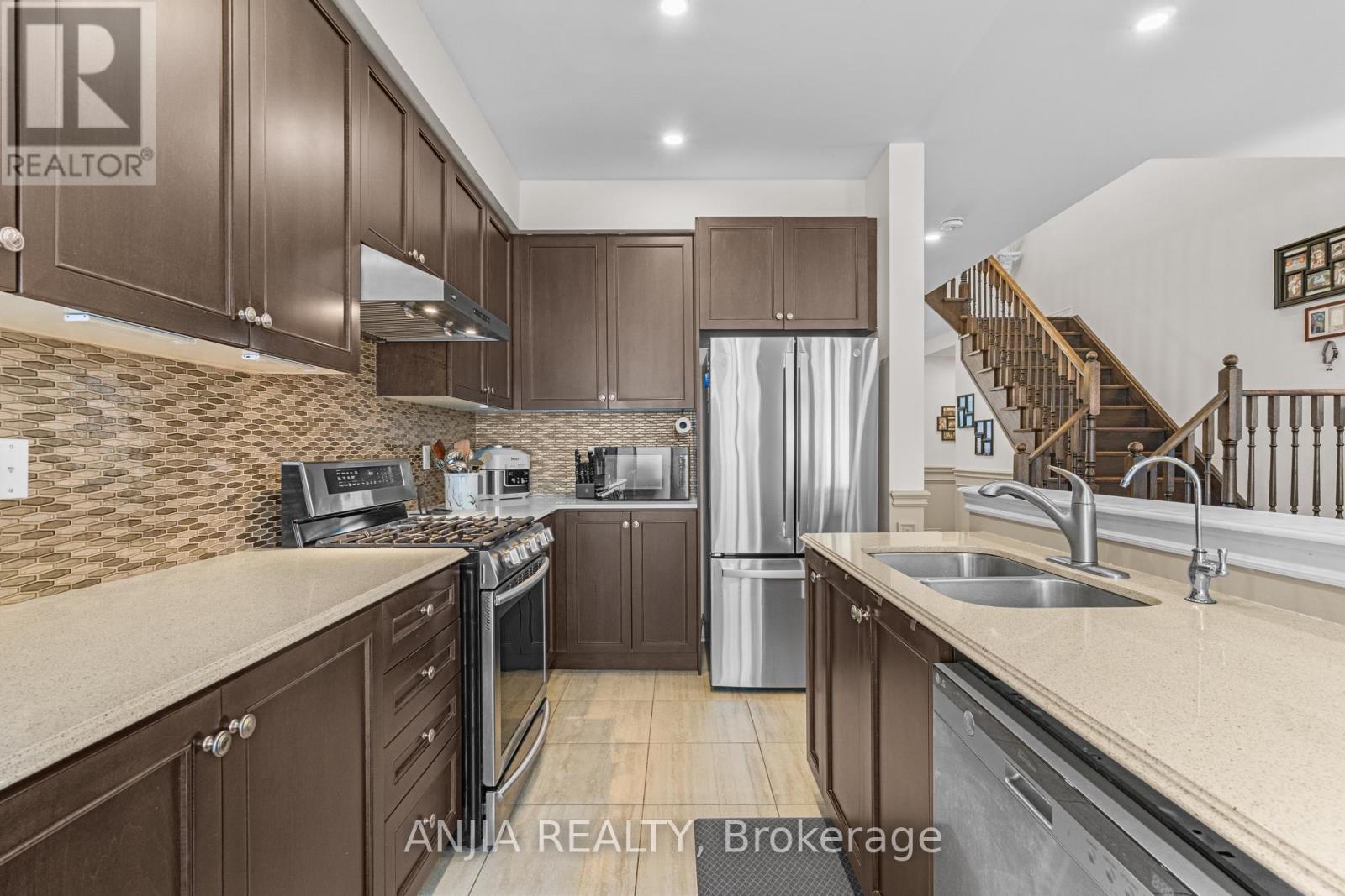 24 Morra Avenue, Caledon, Ontario  L7E 4K5 - Photo 7 - W13473880